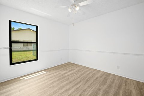 House in Tamarac, Florida 3 bedrooms, 136.1 sq.m. № 1859126 - photo 14