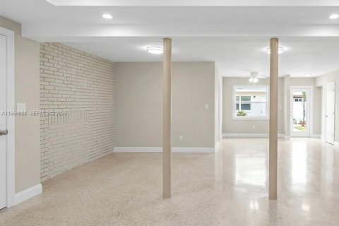 House in Miami Gardens, Florida 4 bedrooms, 158.68 sq.m. № 2030747 - photo 13