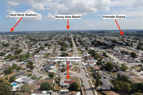 House in Miami Gardens, Florida 4 bedrooms, 158.68 sq.m. № 2030747 - photo 11