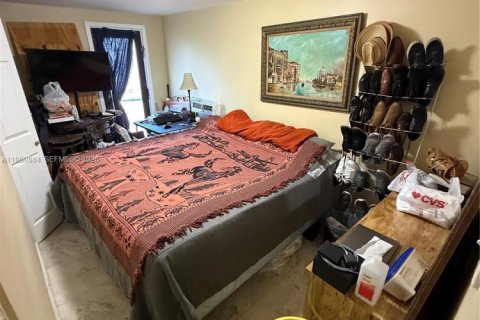 House in Miami Gardens, Florida 4 bedrooms, 158.68 sq.m. № 2030747 - photo 16