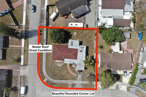 House in Miami Gardens, Florida 4 bedrooms, 158.68 sq.m. № 2030747 - photo 7