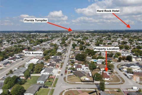 House in Miami Gardens, Florida 4 bedrooms, 158.68 sq.m. № 2030747 - photo 10