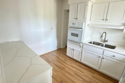 House in Miami Gardens, Florida 4 bedrooms, 158.68 sq.m. № 2030747 - photo 19