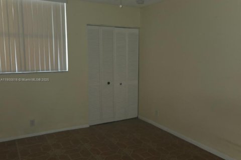 Купить кондоминиум в Окленд-Парк, Флорида 2 спальни, 85.47м2, № 1971272 - фото 12