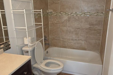 Купить кондоминиум в Окленд-Парк, Флорида 2 спальни, 85.47м2, № 1971272 - фото 15