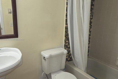 Купить кондоминиум в Окленд-Парк, Флорида 2 спальни, 85.47м2, № 1971272 - фото 9