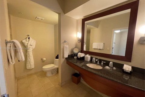 Купить кондоминиум в Санни-Айлс-Бич, Флорида 51.19м2, № 2055156 - фото 11