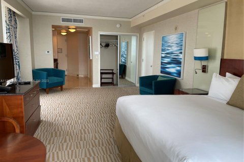 Купить кондоминиум в Санни-Айлс-Бич, Флорида 51.19м2, № 2055156 - фото 2