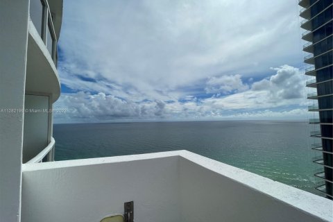 Купить кондоминиум в Санни-Айлс-Бич, Флорида 51.19м2, № 2055156 - фото 6