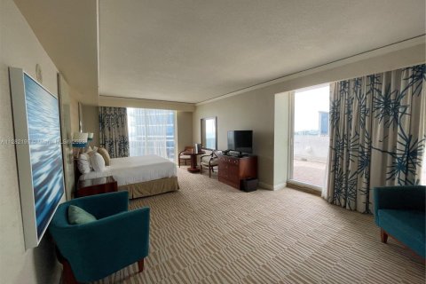 Купить кондоминиум в Санни-Айлс-Бич, Флорида 51.19м2, № 2055156 - фото 12