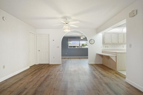 House in Okeechobee, Florida 2 bedrooms, 160.91 sq.m. № 2146303 - photo 12