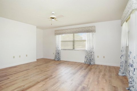 House in Okeechobee, Florida 2 bedrooms, 160.91 sq.m. № 2146303 - photo 7