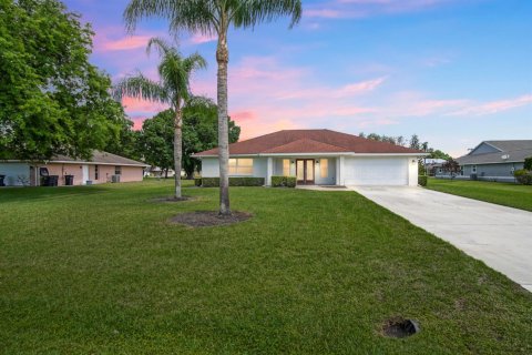 House in Okeechobee, Florida 2 bedrooms, 160.91 sq.m. № 2146303 - photo 4