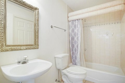 House in Okeechobee, Florida 2 bedrooms, 160.91 sq.m. № 2146303 - photo 22