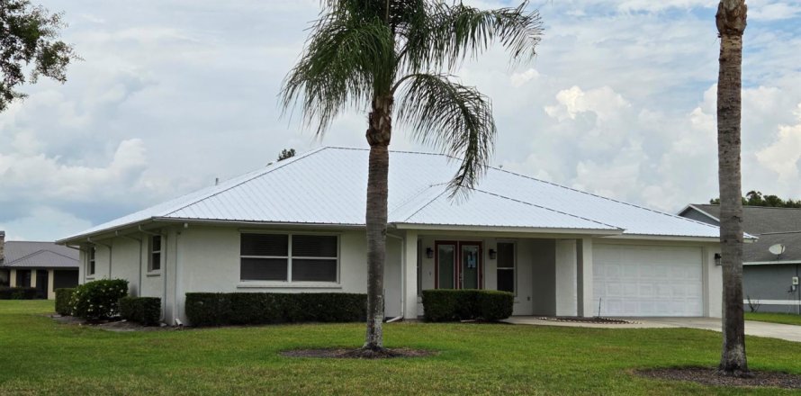 House in Okeechobee, Florida 2 bedrooms, 160.91 sq.m. № 2146303