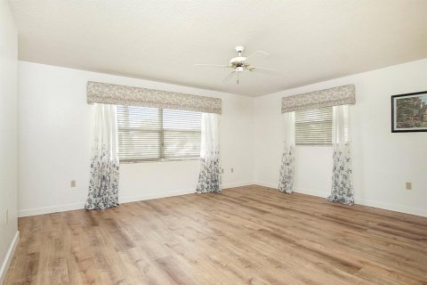 House in Okeechobee, Florida 2 bedrooms, 160.91 sq.m. № 2146303 - photo 5
