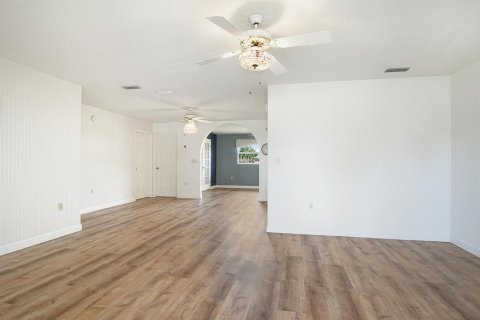 House in Okeechobee, Florida 2 bedrooms, 160.91 sq.m. № 2146303 - photo 25