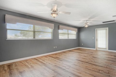 House in Okeechobee, Florida 2 bedrooms, 160.91 sq.m. № 2146303 - photo 18