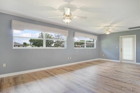 House in Okeechobee, Florida 2 bedrooms, 160.91 sq.m. № 2146303 - photo 14