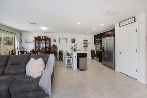 House in LaBelle, Florida 4 bedrooms № 1984337 - photo 17