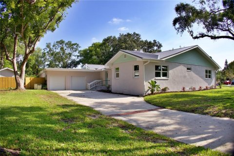 House in New Smyrna Beach, Florida 4 bedrooms, 261.24 sq.m. № 1760111 - photo 3