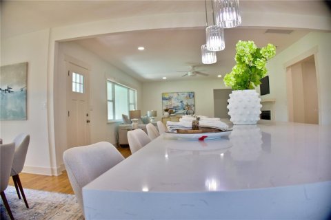 House in New Smyrna Beach, Florida 4 bedrooms, 261.24 sq.m. № 1760111 - photo 11
