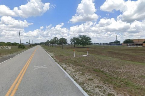 Land in Cape Coral, Florida № 2075636 - photo 4