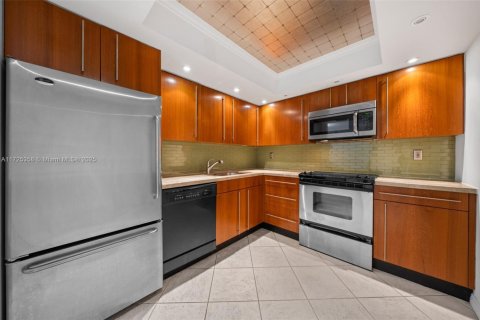 Condo in Miami Beach, Florida, 2 bedrooms  № 1715082 - photo 1