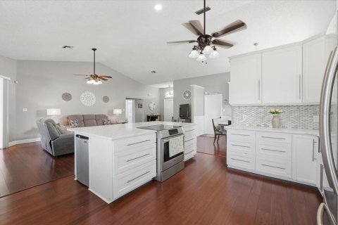 House in Lakeland, Florida 3 bedrooms, 168.52 sq.m. № 2113494 - photo 13