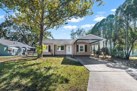 House in Tampa, Florida 3 bedrooms, 93.37 sq.m. № 2200315