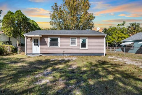 House in Tampa, Florida 3 bedrooms, 93.37 sq.m. № 2200315 - photo 19