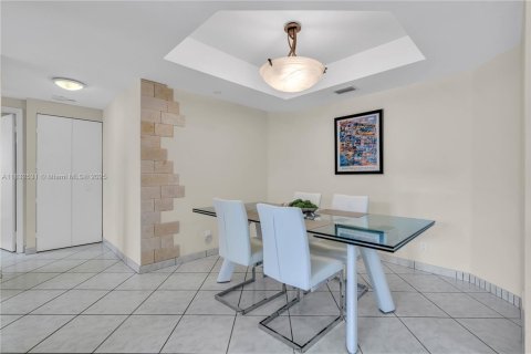 Condominio en venta en Aventura, Florida, 2 dormitorios, 121.7 m2 № 1836207 - foto 13