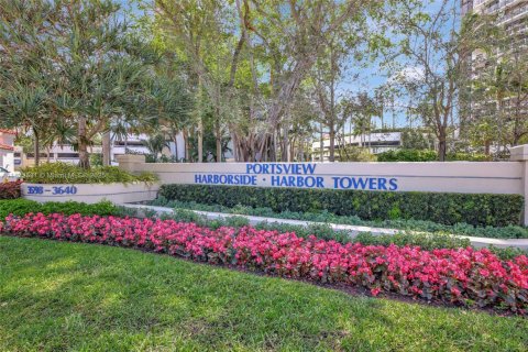 Condominio en venta en Aventura, Florida, 2 dormitorios, 121.7 m2 № 1836207 - foto 2