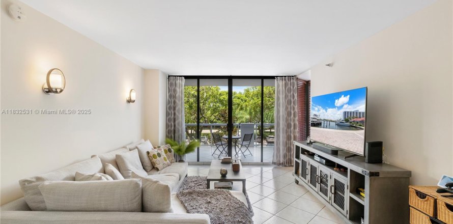 Condominio en Aventura, Florida, 2 dormitorios  № 1836207