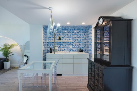 Condominio en venta en Miami Beach, Florida, 1 dormitorio, 62.8 m2 № 1999667 - foto 10