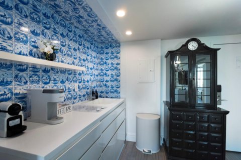 Condominio en venta en Miami Beach, Florida, 1 dormitorio, 62.8 m2 № 1999667 - foto 9