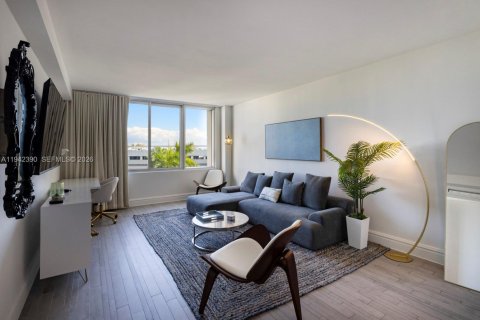 Condominio en venta en Miami Beach, Florida, 1 dormitorio, 62.8 m2 № 1999667 - foto 3