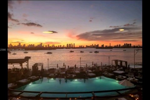 Condominio en venta en Miami Beach, Florida, 1 dormitorio, 62.8 m2 № 1999667 - foto 18