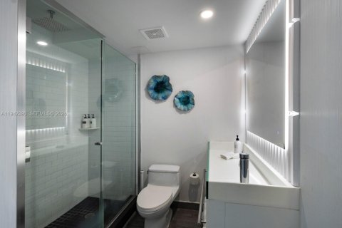 Condominio en venta en Miami Beach, Florida, 1 dormitorio, 62.8 m2 № 1999667 - foto 16