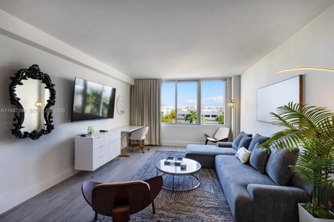 Condominio en venta en Miami Beach, Florida, 1 dormitorio, 62.8 m2 № 1999667 - foto 2