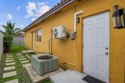 Villa ou maison à vendre à Homestead, Floride: 4 chambres, 169.27 m2 № 1977329 - photo 24