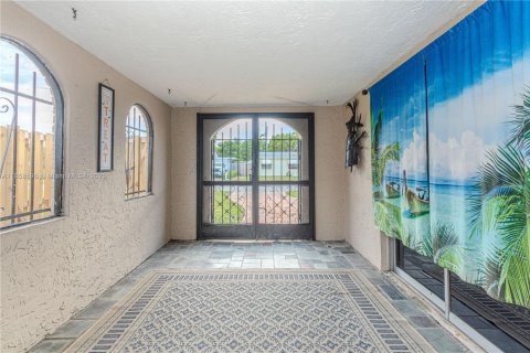 Casa en venta en Hollywood, Florida, 3 dormitorios, 147.16 m2 № 1887788 - foto 13