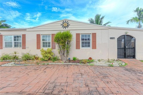 Casa en venta en Hollywood, Florida, 3 dormitorios, 147.16 m2 № 1887788 - foto 3