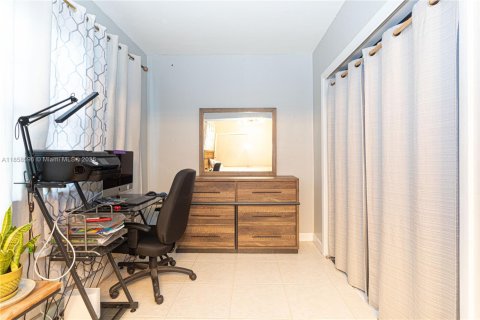 Casa en venta en Hollywood, Florida, 3 dormitorios, 147.16 m2 № 1887788 - foto 19