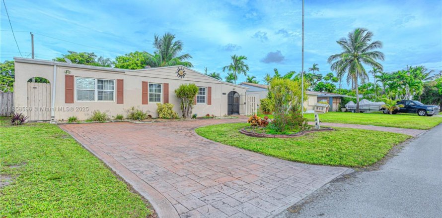 Casa en Hollywood, Florida 3 dormitorios, 147.16 m2 № 1887788