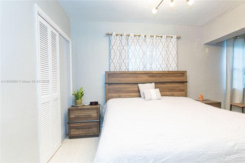 Casa en venta en Hollywood, Florida, 3 dormitorios, 147.16 m2 № 1887788 - foto 17