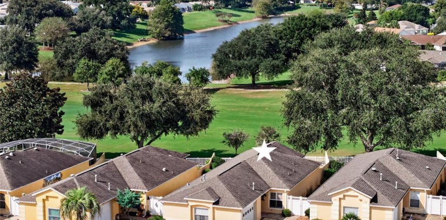 Villa ou maison à The Villages, Floride 2 chambres, 114.08 m2 № 2413495