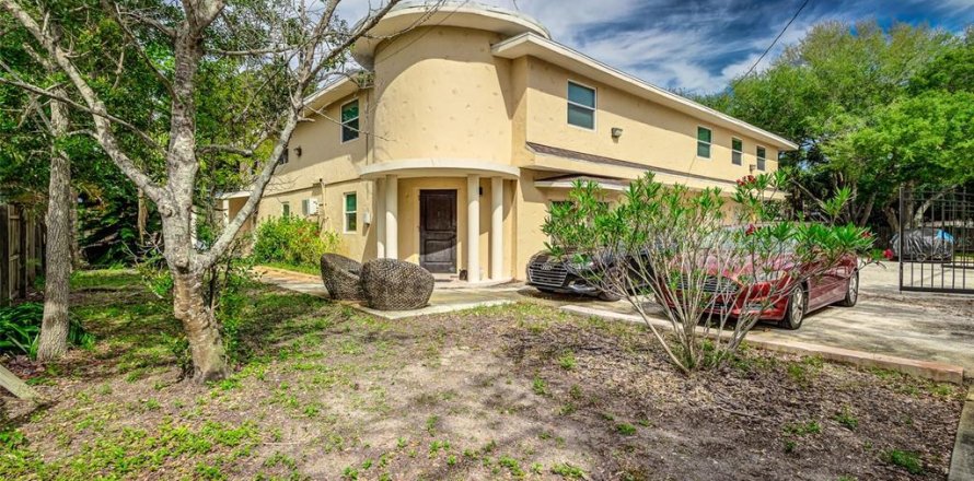 House in Saint Petersburg, Florida 7 bedrooms, 568.84 sq.m. № 1509055