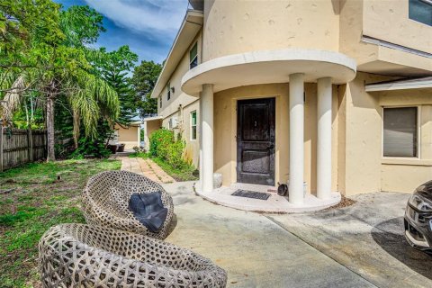 House in Saint Petersburg, Florida 7 bedrooms, 568.84 sq.m. № 1509055 - photo 2