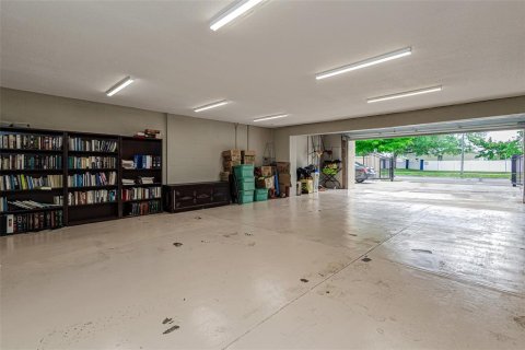 House in Saint Petersburg, Florida 7 bedrooms, 568.84 sq.m. № 1509055 - photo 17